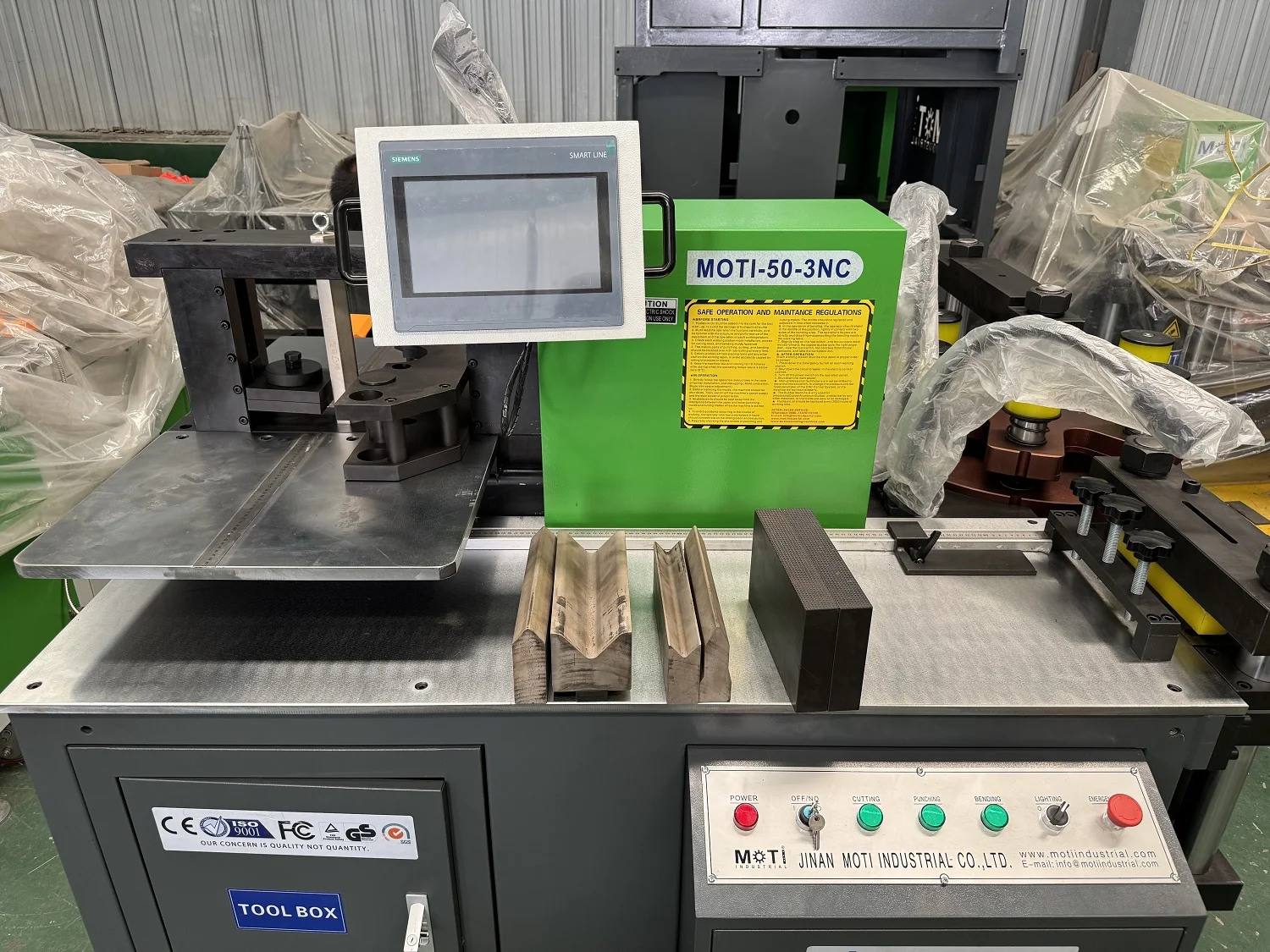 Máquina CNC para fabricação de barramentos de cobre_2025_08_13_13_49_IMG_1500.webp